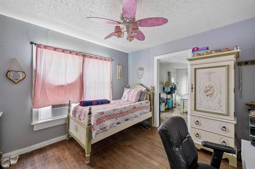 2928 Aster Street, Dallas, TX 75211 left side of duplex