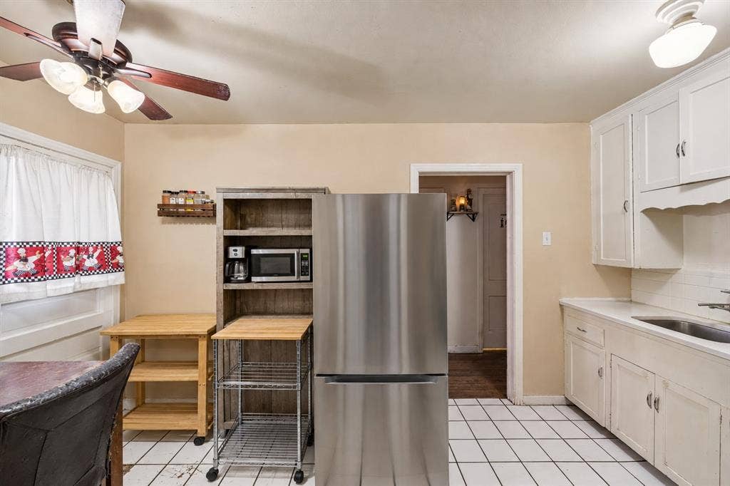 2928 Aster Street, Dallas, TX 75211 left side of duplex