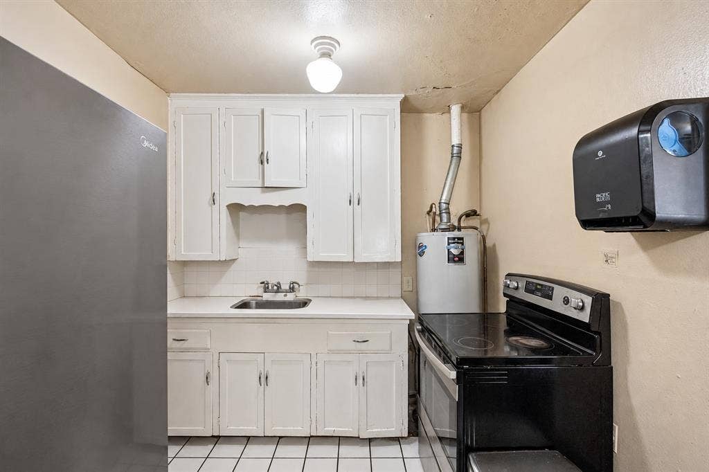 2928 Aster Street, Dallas, TX 75211 left side of duplex