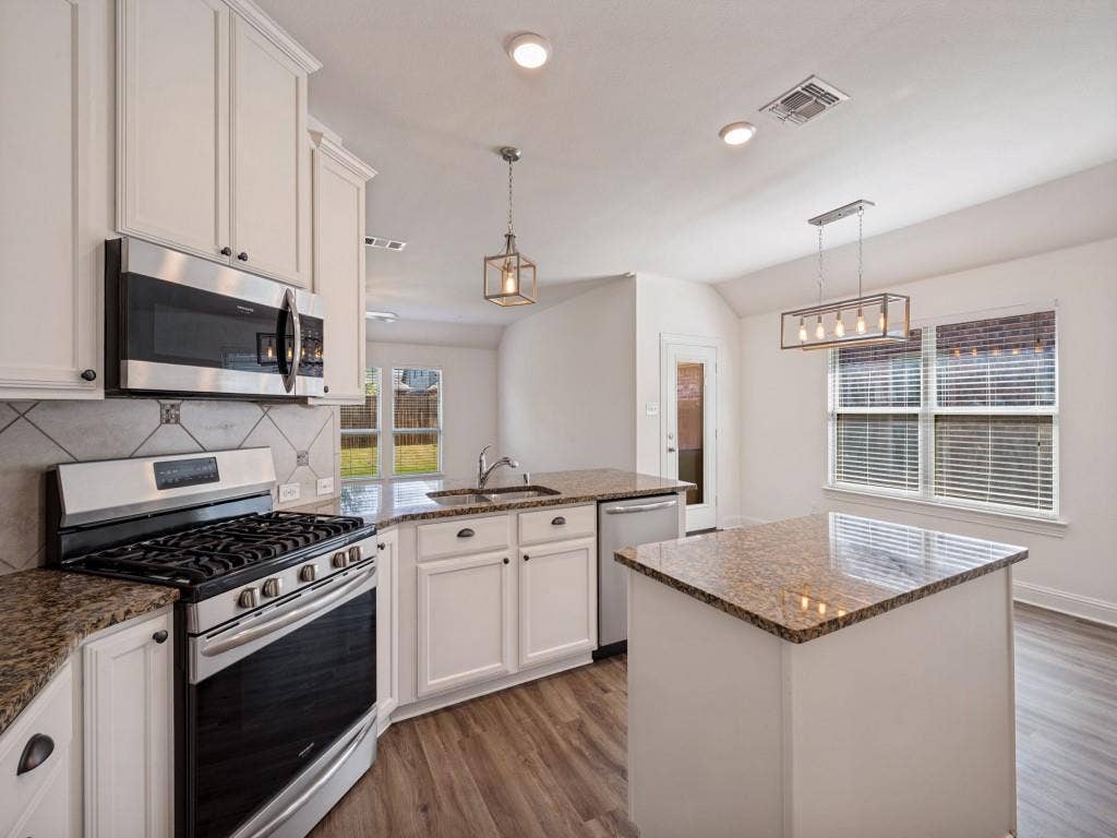 4501 Lakeview Drive, Frisco, TX 75036 4501 Lakeview Drive, Frisco, TX 75036