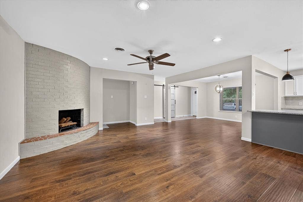 844 Woodcrest Drive, Hurst, TX 76053 844 Woodcrest Drive, Hurst, TX 76053
