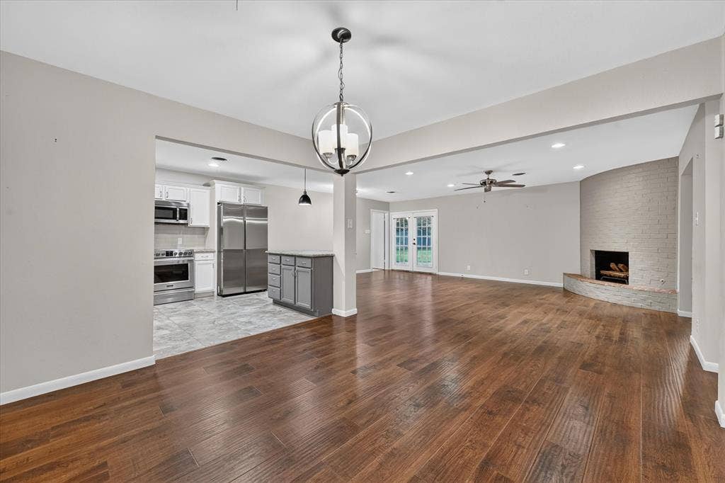 844 Woodcrest Drive, Hurst, TX 76053 844 Woodcrest Drive, Hurst, TX 76053