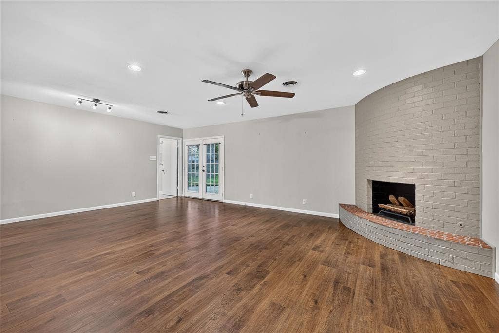 844 Woodcrest Drive, Hurst, TX 76053 844 Woodcrest Drive, Hurst, TX 76053