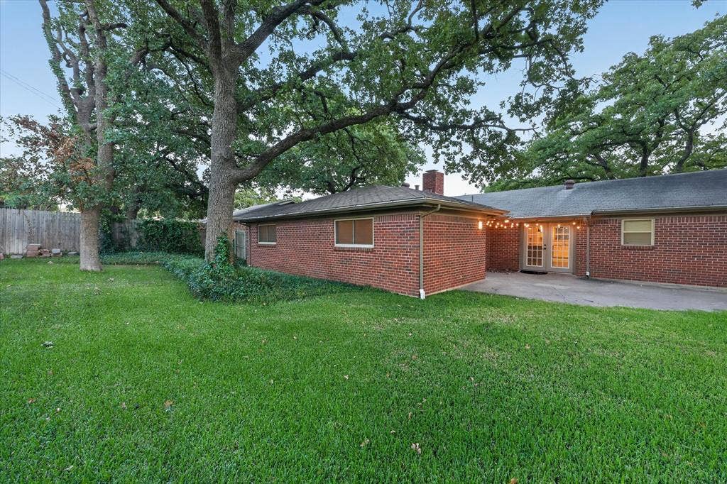 844 Woodcrest Drive, Hurst, TX 76053 844 Woodcrest Drive, Hurst, TX 76053