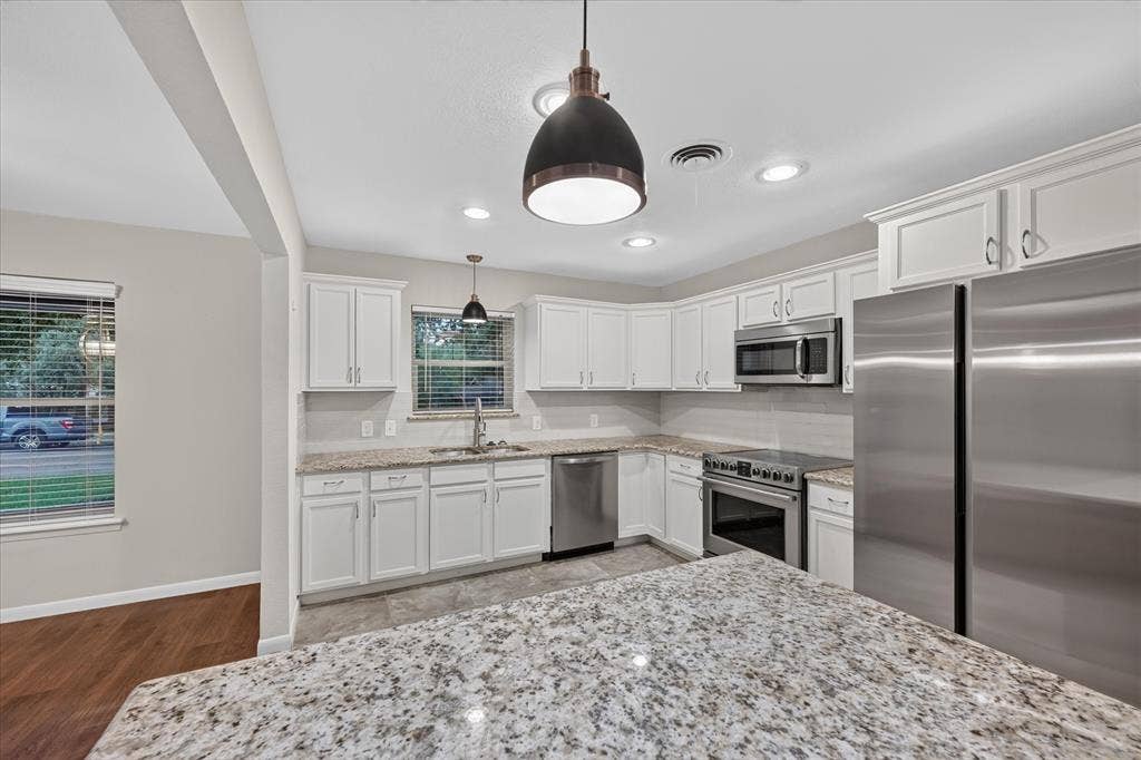 844 Woodcrest Drive, Hurst, TX 76053 844 Woodcrest Drive, Hurst, TX 76053