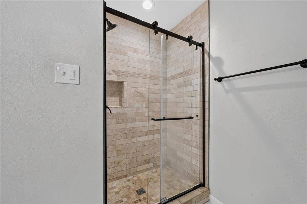 844 Woodcrest Drive, Hurst, TX 76053 844 Woodcrest Drive, Hurst, TX 76053