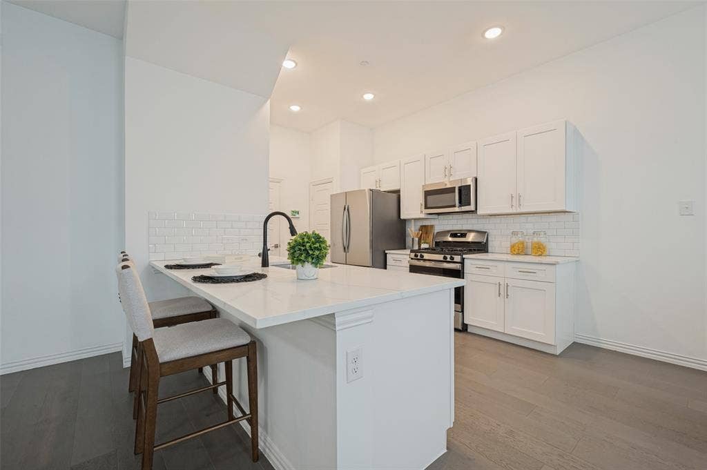 2008 Bethlehem Street, Irving, TX 75061 2008 Bethlehem Street, Irving, TX 75061