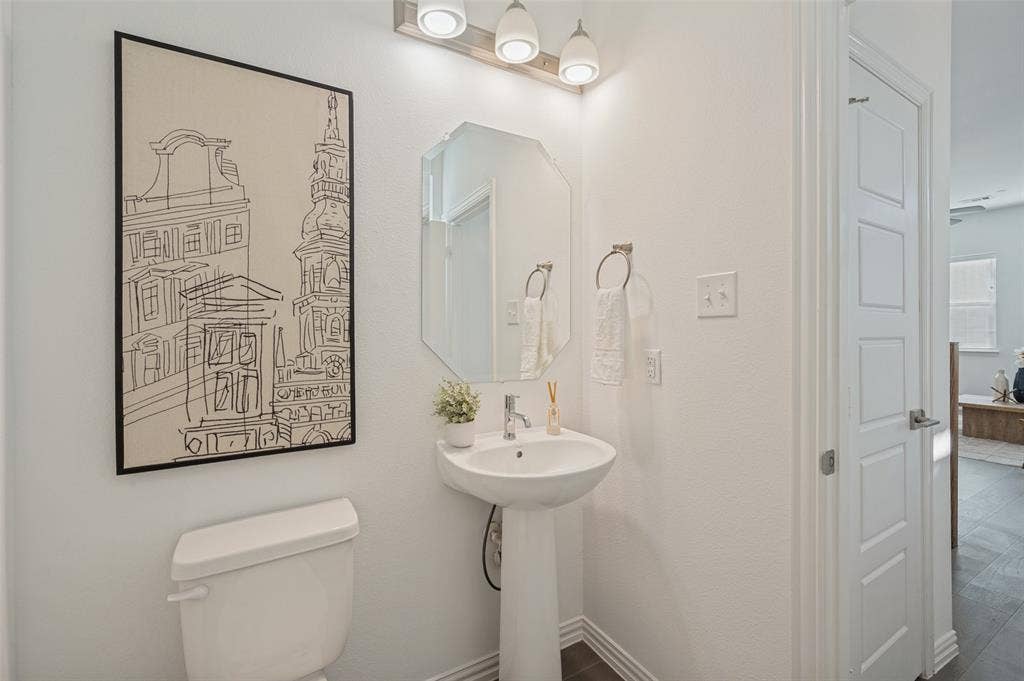 2008 Bethlehem Street, Irving, TX 75061 Downstairs Half Bathroom