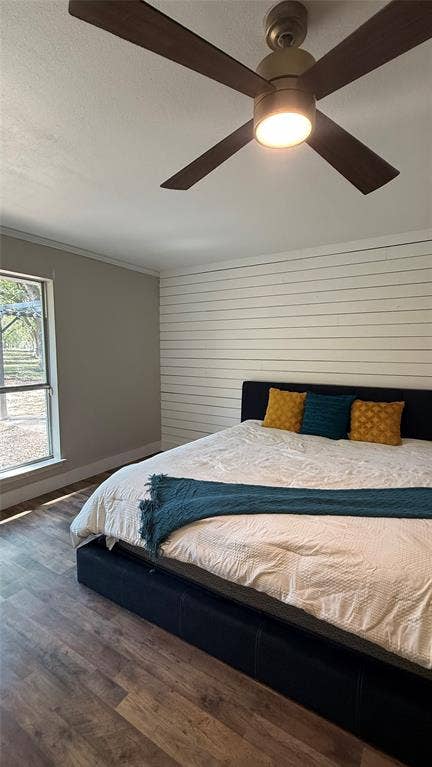 8513 Ravenswood Road, Granbury, TX 76049 Recessed lighting, wood-finish flooring, shiplap wall and a ceiling fan with integrated lighting