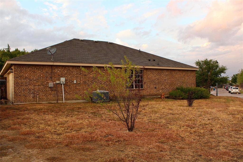 1699 Eagle River Trail, Lancaster, TX 75146