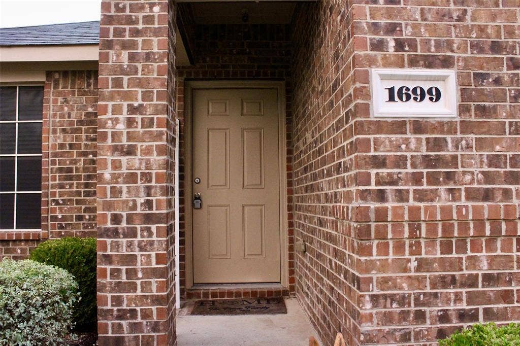 1699 Eagle River Trail, Lancaster, TX 75146