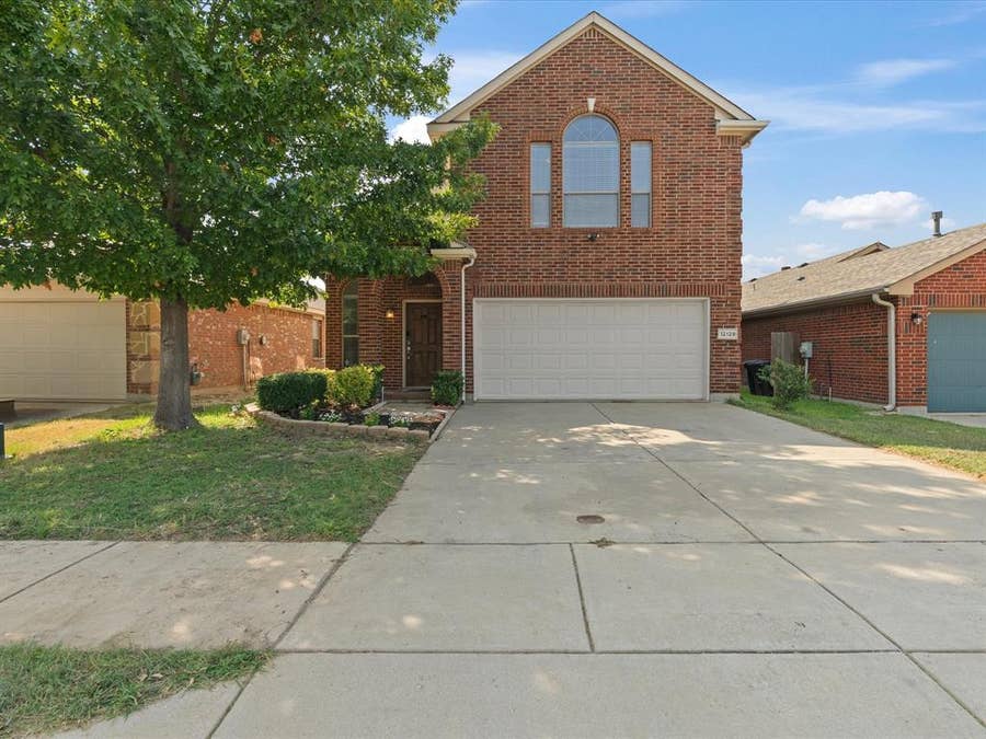 Property photo for 12129 Walden Wood Drive, Fort Worth, TX