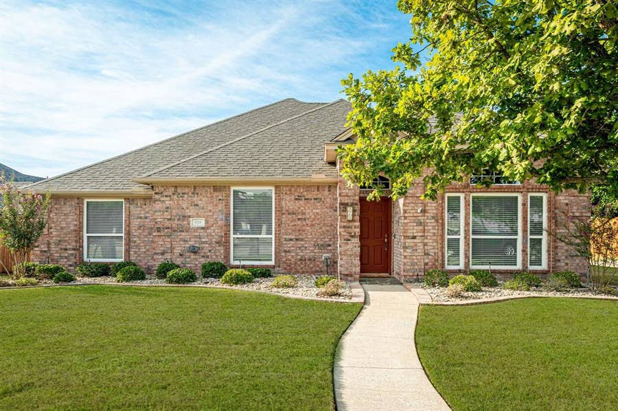 Property photo for 920 Springwood Lane, Wylie, TX