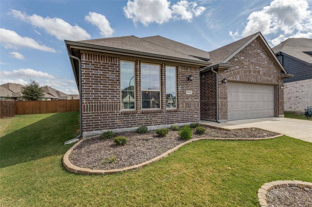 10928 Phelps Way, Fort Worth, TX 76244