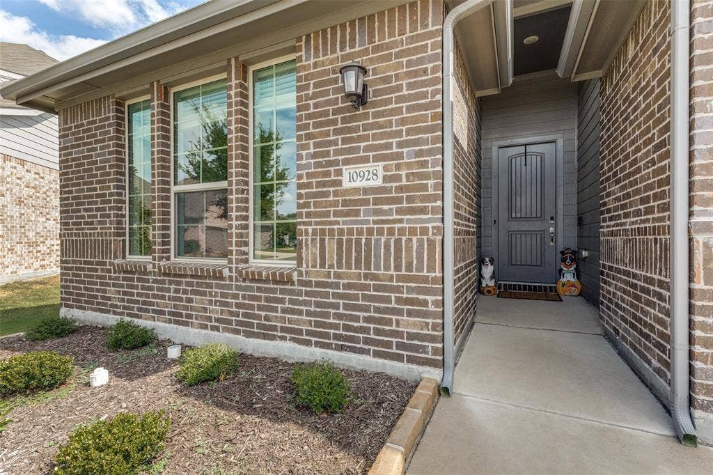 10928 Phelps Way, Fort Worth, TX 76244