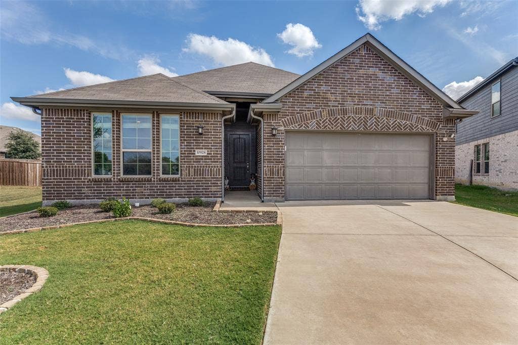 10928 Phelps Way, Fort Worth, TX 76244