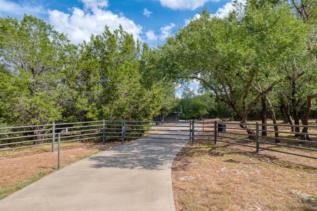 400 Hali Brooke Drive, China Spring, TX 76633 400 Hali Brooke Drive, China Spring, TX 76633