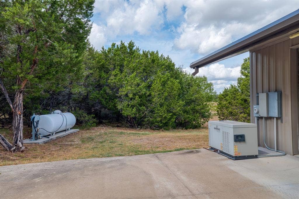 400 Hali Brooke Drive, China Spring, TX 76633 400 Hali Brooke Drive, China Spring, TX 76633