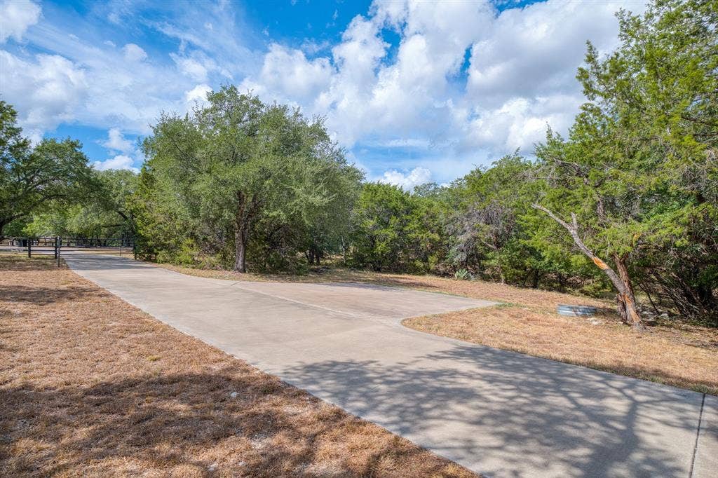 400 Hali Brooke Drive, China Spring, TX 76633 400 Hali Brooke Drive, China Spring, TX 76633