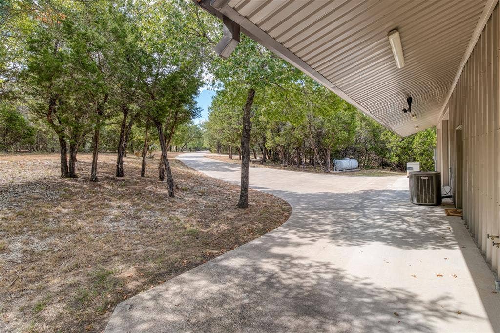 400 Hali Brooke Drive, China Spring, TX 76633 400 Hali Brooke Drive, China Spring, TX 76633