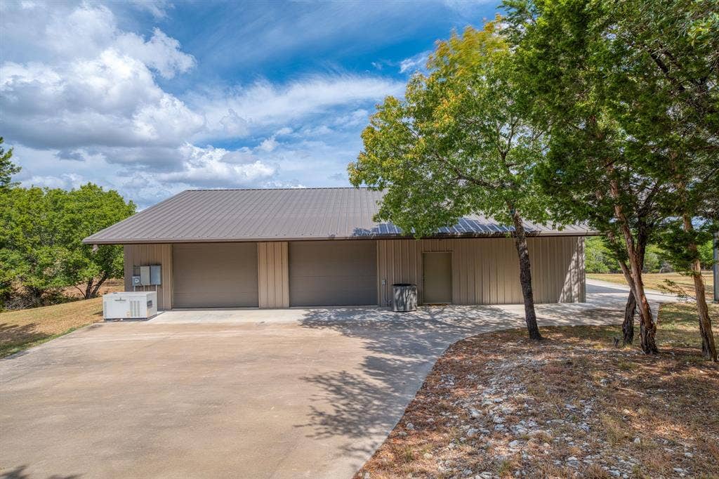 400 Hali Brooke Drive, China Spring, TX 76633 400 Hali Brooke Drive, China Spring, TX 76633