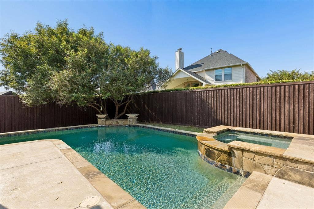 605 Royal Glen Drive, Murphy, TX 75094