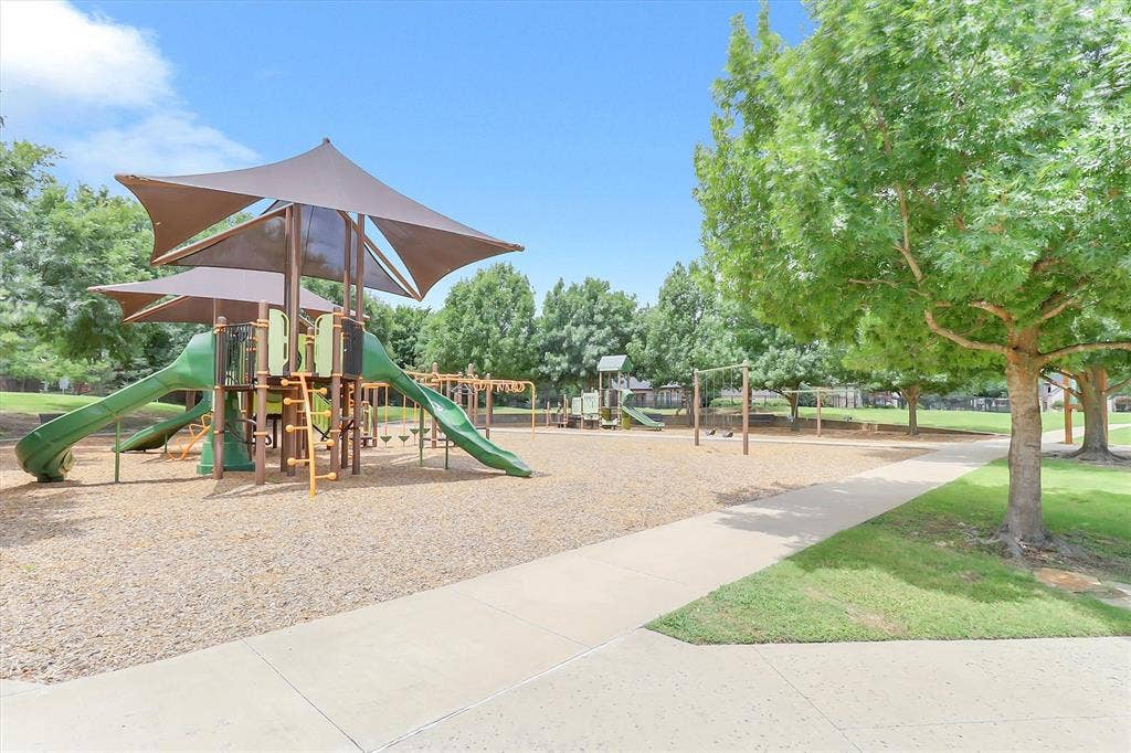 605 Royal Glen Drive, Murphy, TX 75094
