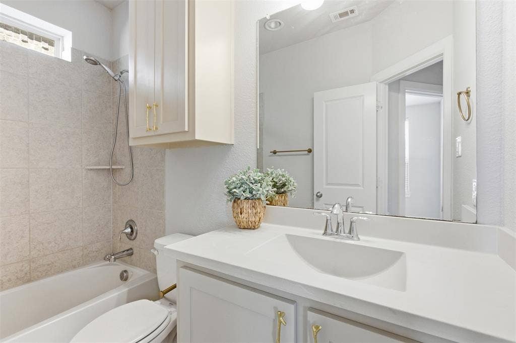6209 Smithwick Drive, McKinney, TX 75070 6209 Smithwick Drive, McKinney, TX 75070