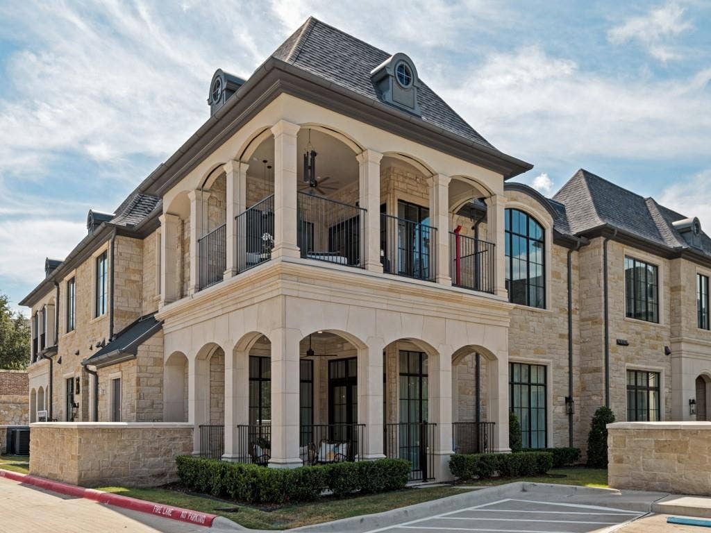 6801 Corporate Drive, #C2, Plano, TX 75024 Again this unit has so much added convenience with the gate access from the patio and adjacent guest parking!