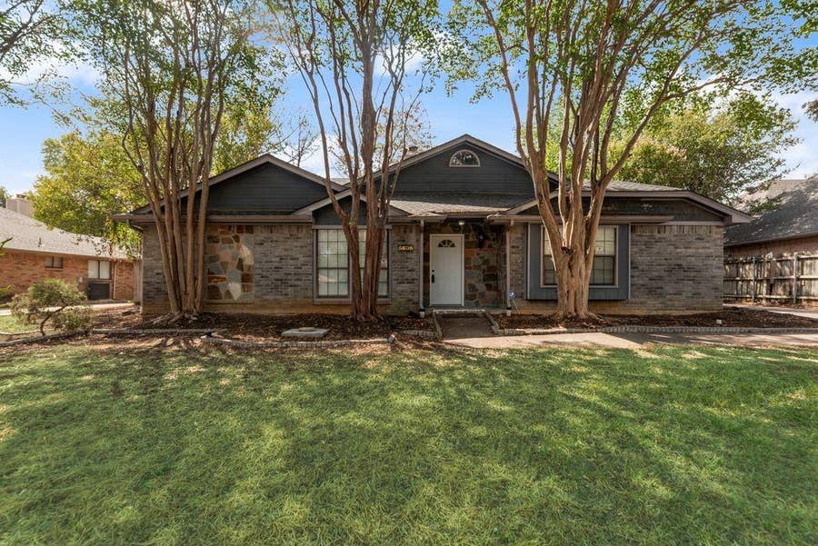 Property photo for 5608 Oak Brook Road, Arlington, TX