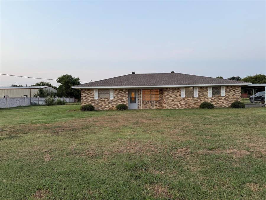 Property photo for 1729 Vicky Lane, Grand Prairie, TX