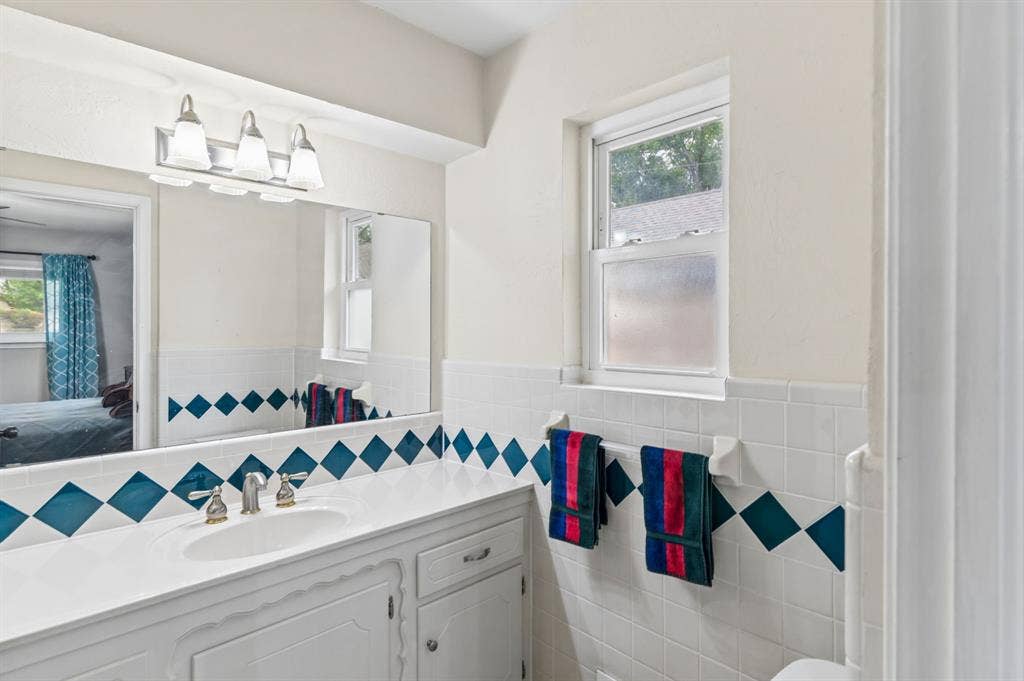 2630 Briarcove Drive, Plano, TX 75074 Ensuite Bathroom