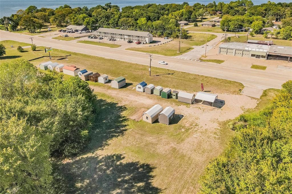 2715 W Main Street, Gun Barrel City, TX 75156 2715 W Main Street, Gun Barrel City, TX 75156