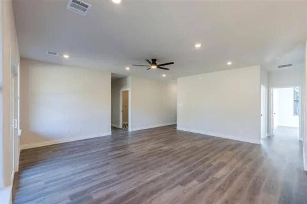 5713 Stonegate Circle, Granbury, TX 76048 5713 Stonegate Circle, Granbury, TX 76048