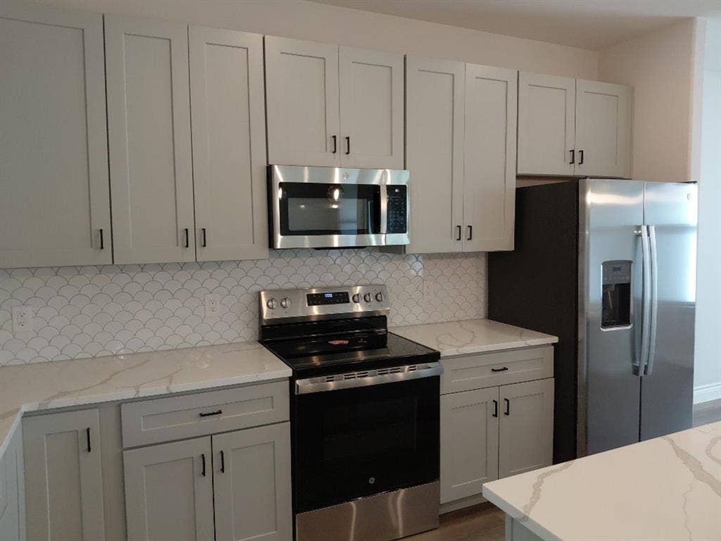 5713 Stonegate Circle, Granbury, TX 76048 5713 Stonegate Circle, Granbury, TX 76048