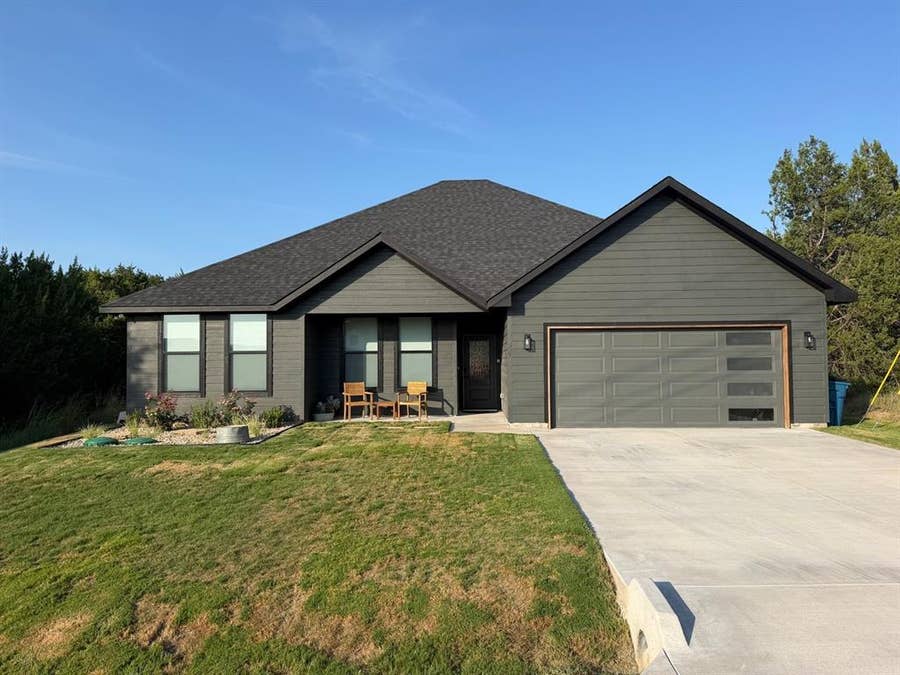 Property photo for 5713 Stonegate Circle, Granbury, TX