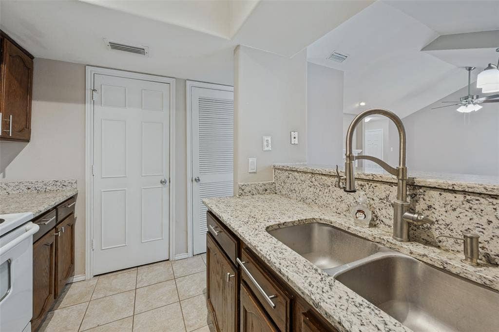 256 Jefferson Parkway, Fort Worth, TX 76107 256 Jefferson Parkway, Fort Worth, TX 76107