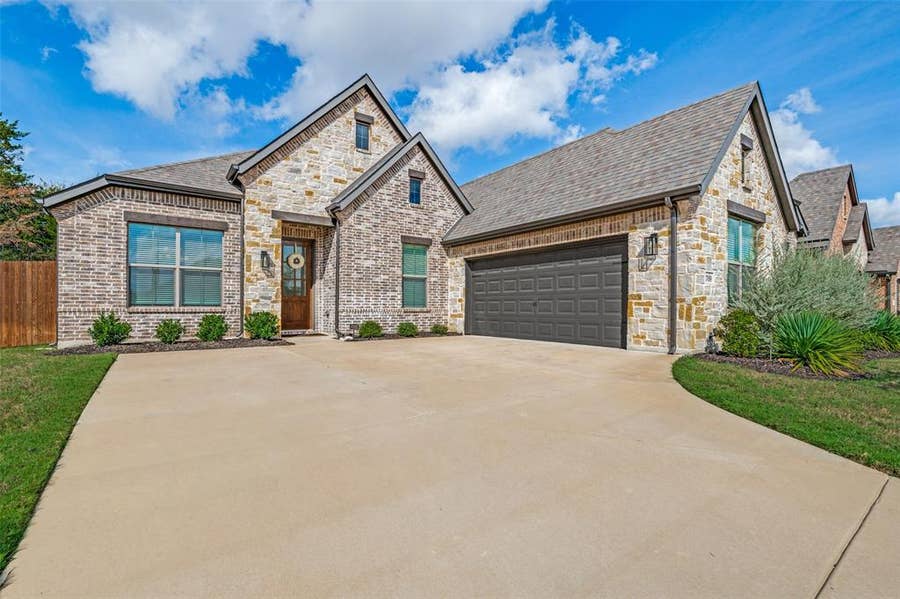 Property photo for 709 Winecup Way, Midlothian, TX