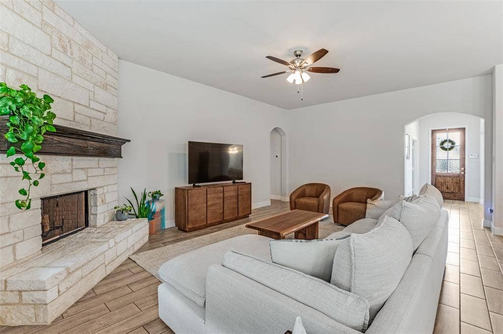 709 Winecup Way, Midlothian, TX 76065 709 Winecup Way, Midlothian, TX 76065