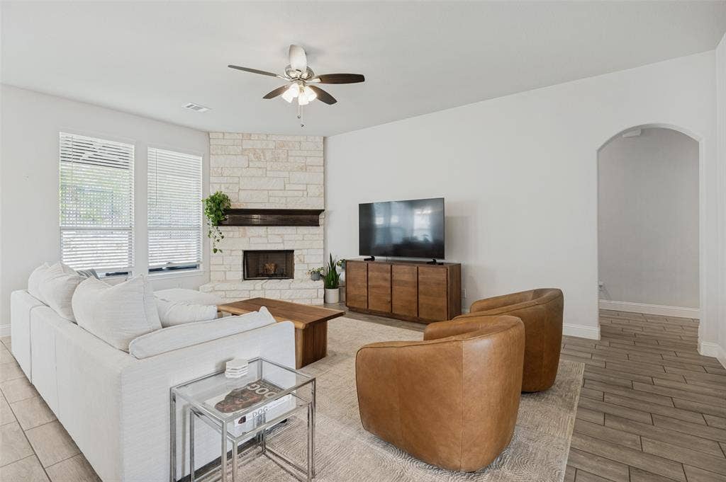 709 Winecup Way, Midlothian, TX 76065 709 Winecup Way, Midlothian, TX 76065