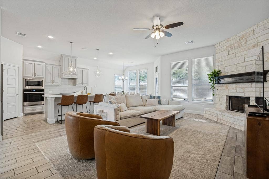 709 Winecup Way, Midlothian, TX 76065 709 Winecup Way, Midlothian, TX 76065