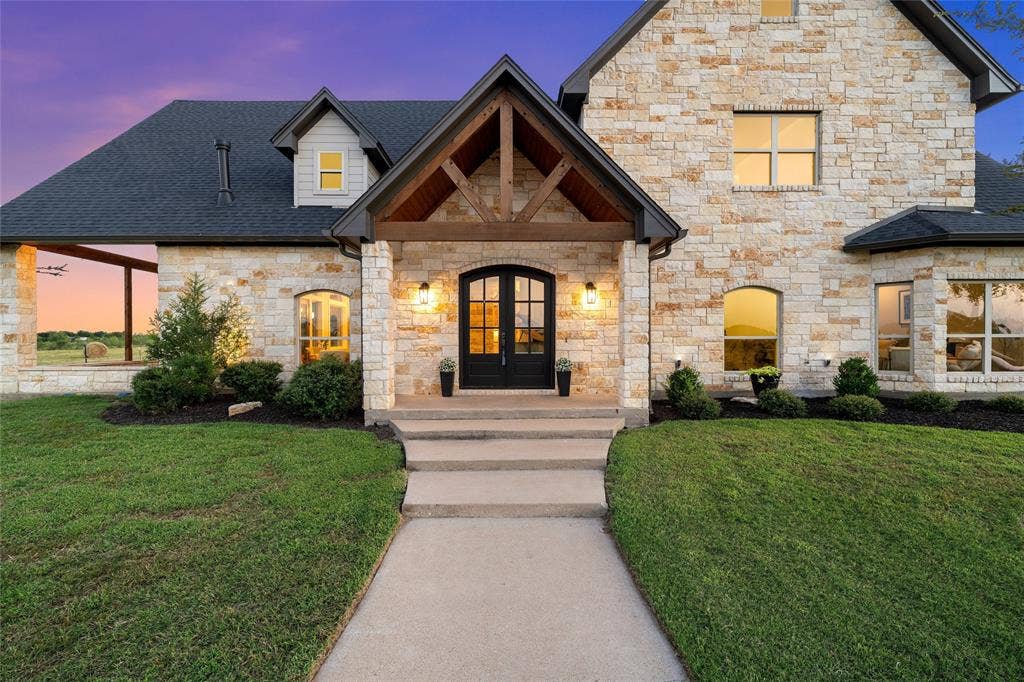 15949 E US Highway 190, Rogers, TX 76569
