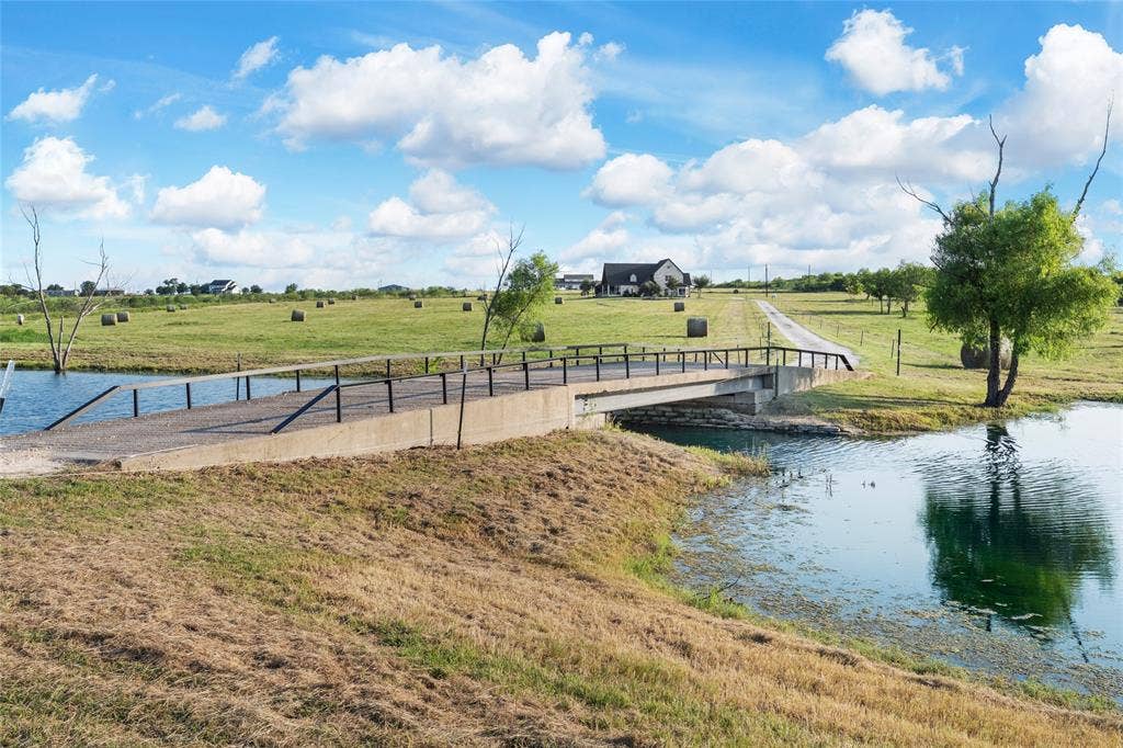 15949 E US Highway 190, Rogers, TX 76569