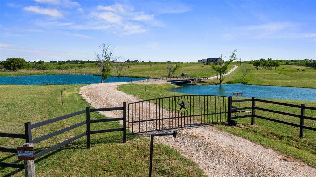 15949 E US Highway 190, Rogers, TX 76569