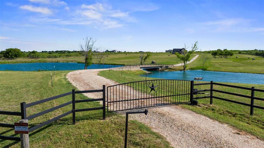 Property photo for 15949 E US Highway 190, Rogers, TX
