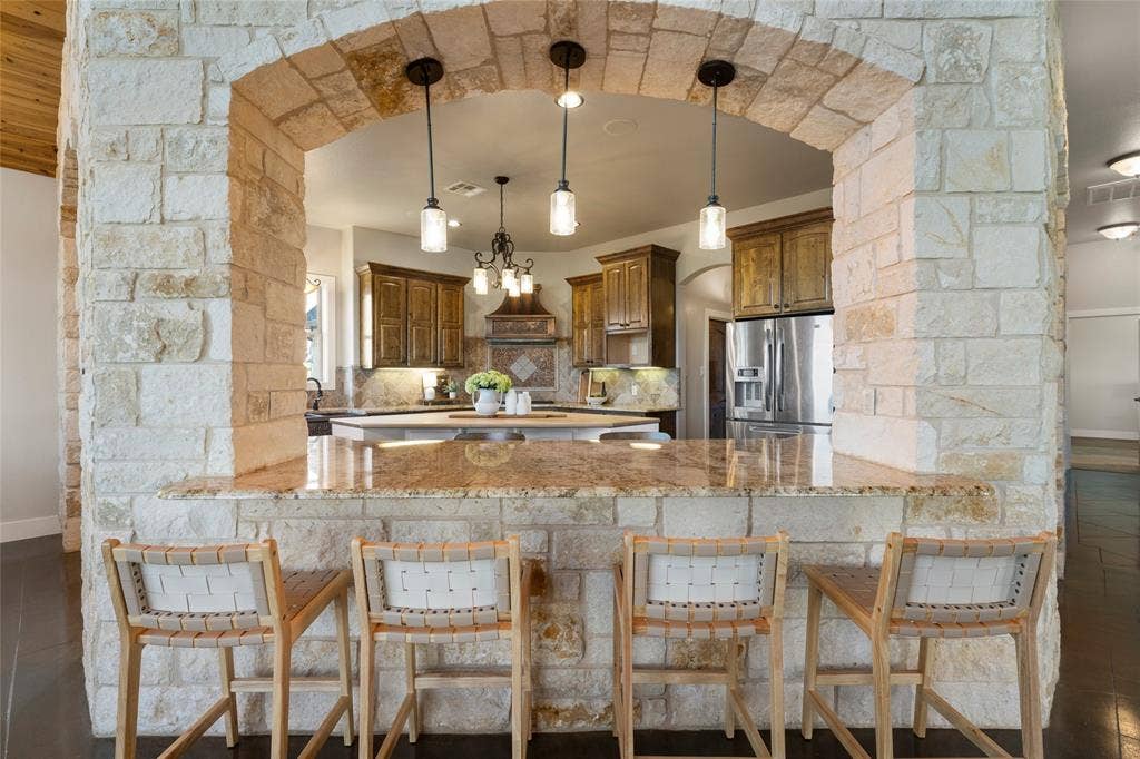 15949 E US Highway 190, Rogers, TX 76569