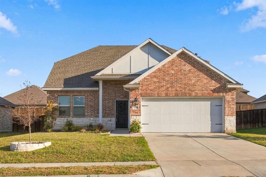 Property photo for 604 Brook View Drive, Van Alstyne, TX