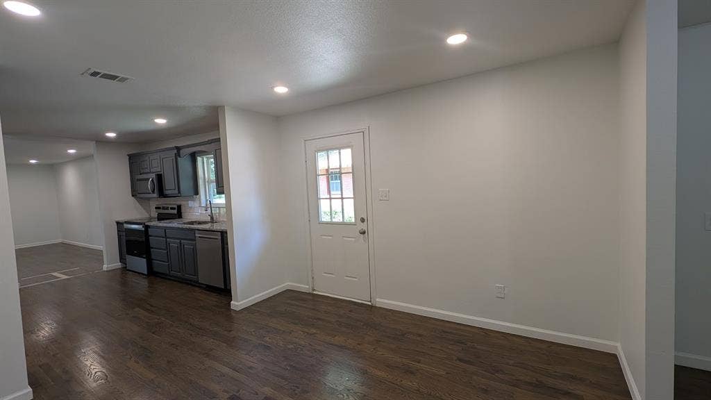 1406 Eastus Drive, Dallas, TX 75208 1406 Eastus Drive, Dallas, TX 75208