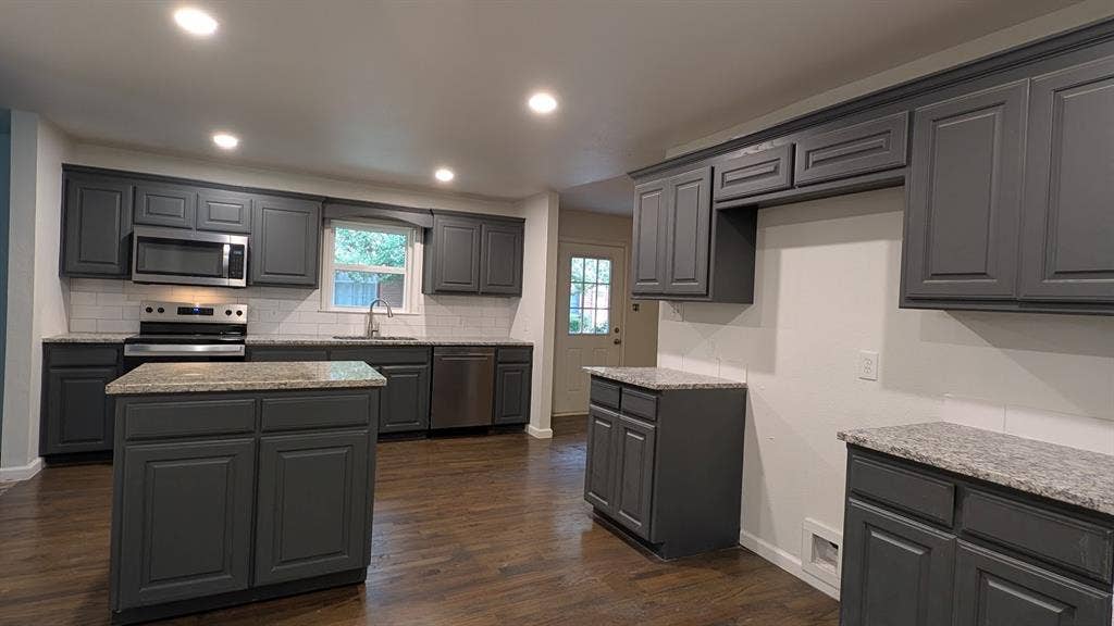 1406 Eastus Drive, Dallas, TX 75208 1406 Eastus Drive, Dallas, TX 75208