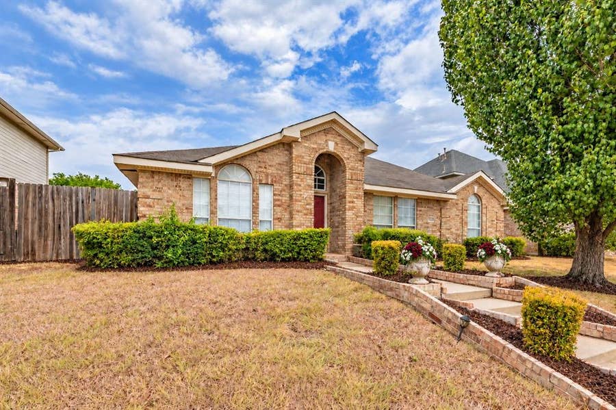 Property photo for 2722 Kingswood Boulevard, Grand Prairie, TX